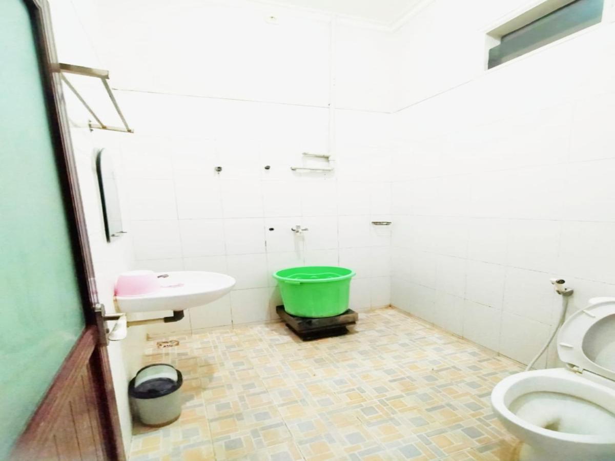 Reddoorz At Hotel Nuansa Ngawi Buitenkant foto