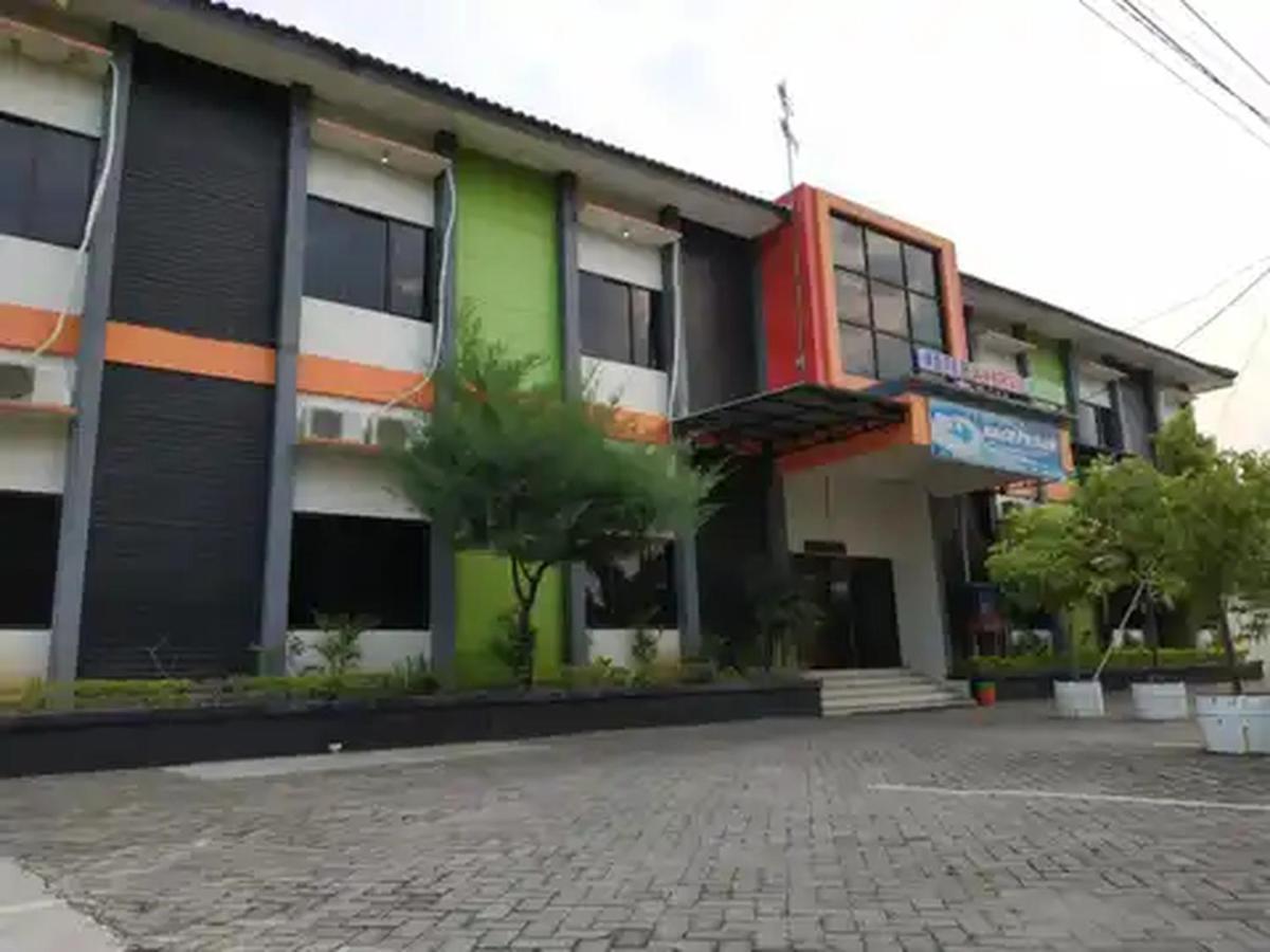 Reddoorz At Hotel Nuansa Ngawi Buitenkant foto