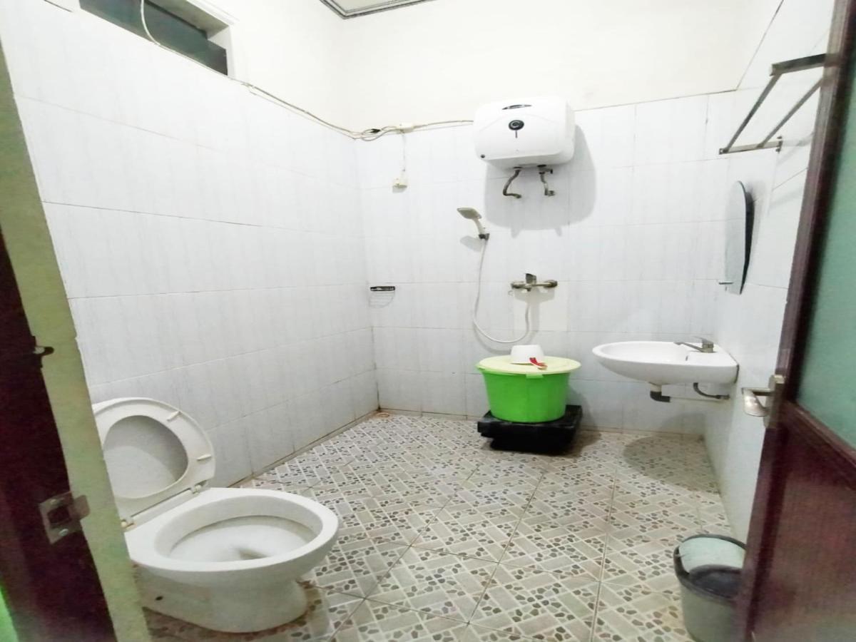 Reddoorz At Hotel Nuansa Ngawi Buitenkant foto