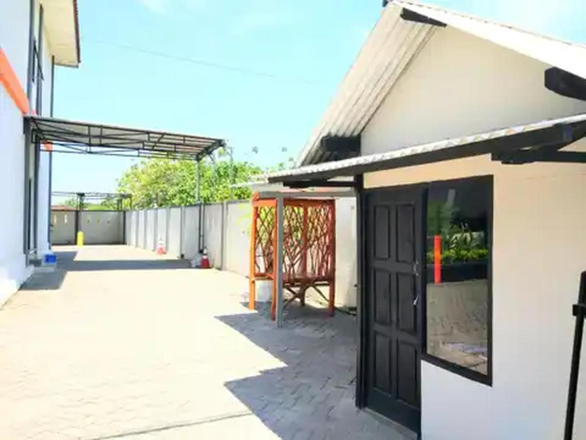 Reddoorz At Hotel Nuansa Ngawi Buitenkant foto