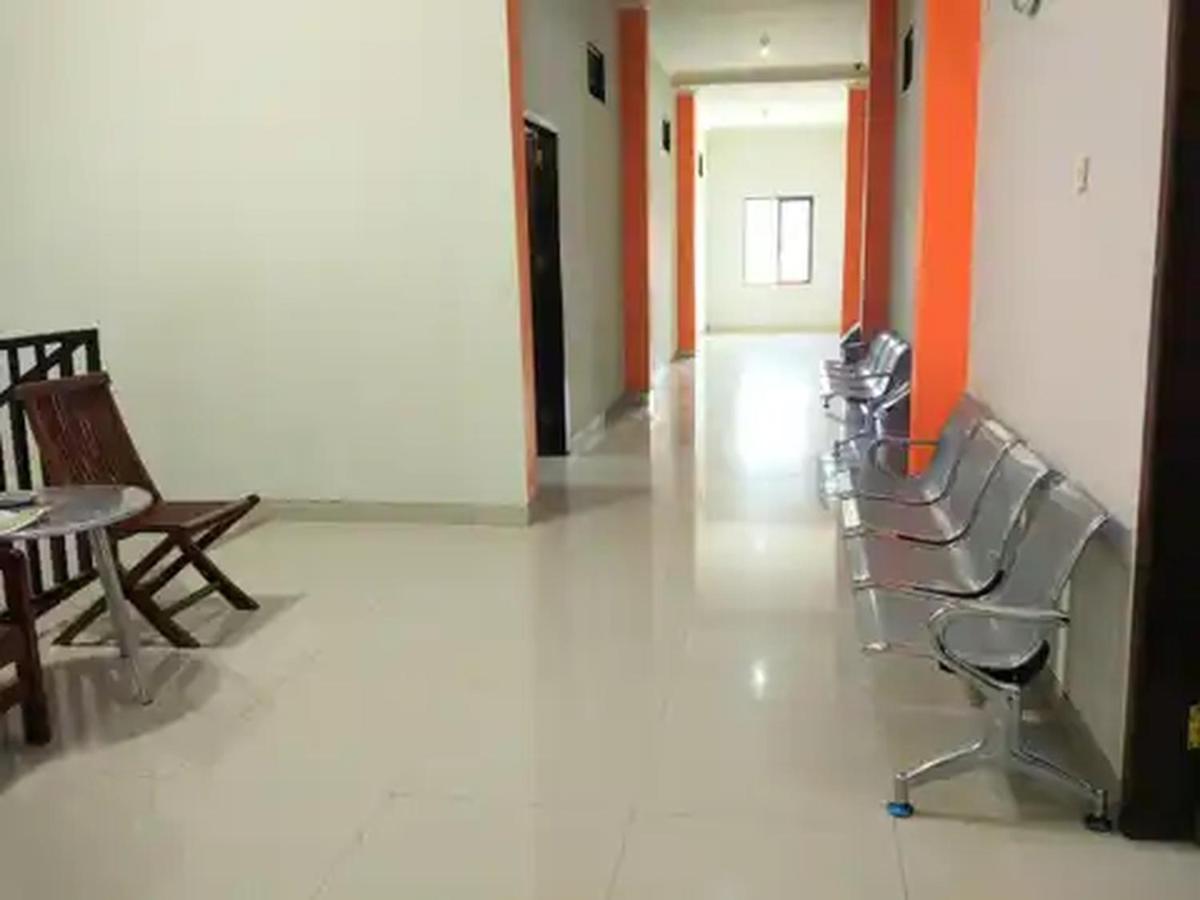 Reddoorz At Hotel Nuansa Ngawi Buitenkant foto